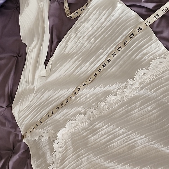 V-Neck Blouse, 2X, white, p2p 22,NWOT - Picture 7 of 9